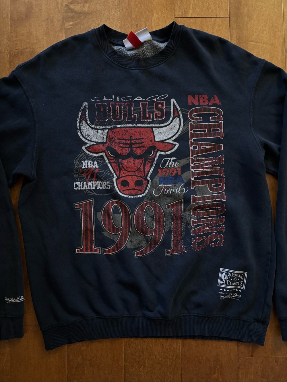Mitchell & Ness Chicago Bulls 1991 NBA Champions Crewneck Sweatshirt Medium